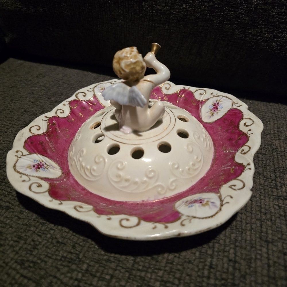 Von Schierholz | German Cherub Potpourri Flower Frog - Picture 6 of 6